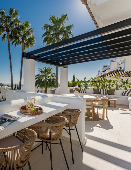 Duplex penthouse with panoramic sea views in Nueva Andalucía